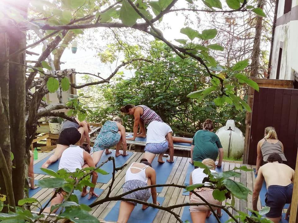 Surf Camp San Sebastian Bed & Breakfast Aia Bagian luar foto